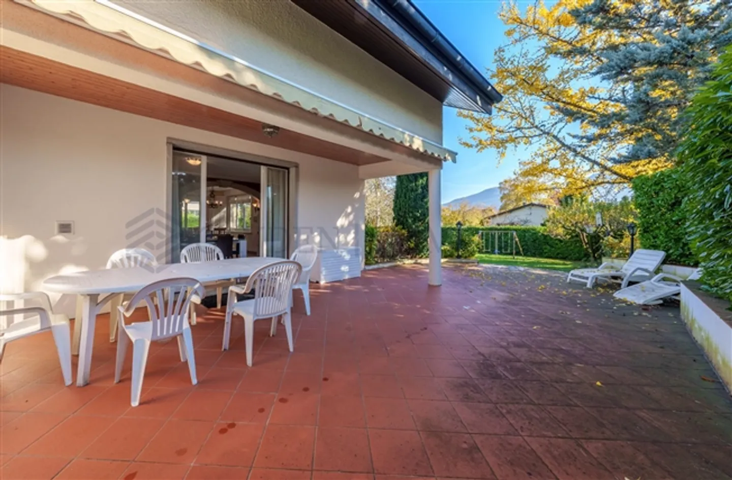 Ampia camera arredata di circa 30 m2 con bagno privato - Foto 5 di 6