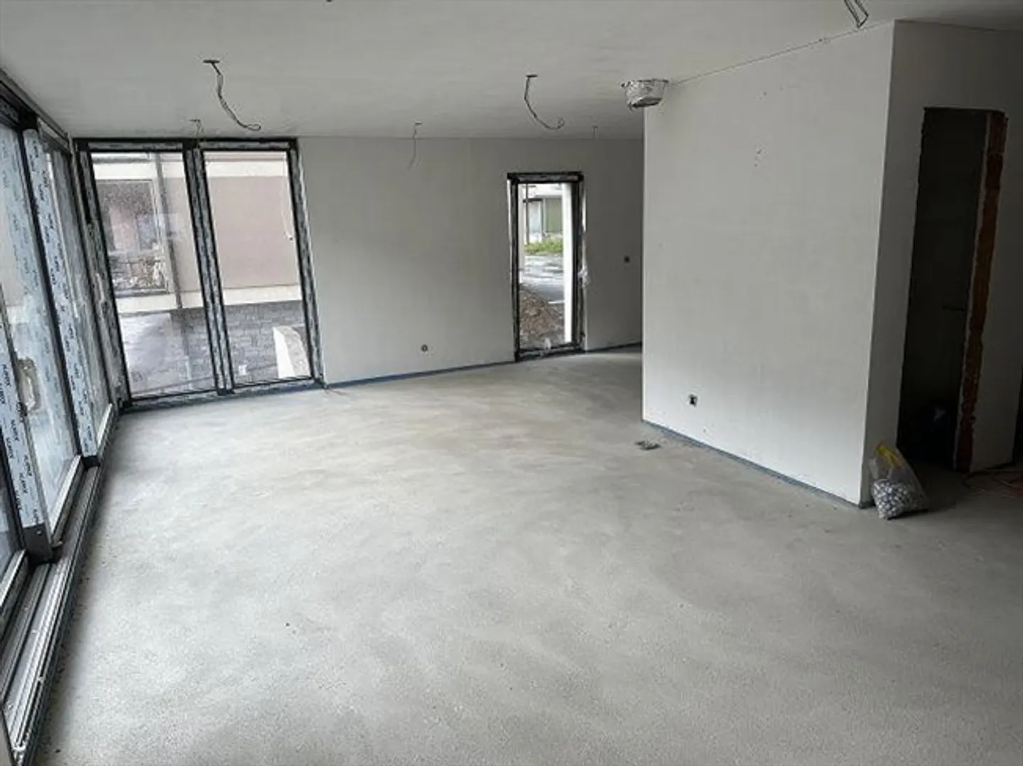 Villa neuve de 6 1/2 pièces dans un emplacement calme et ensoleillé avec une belle vue - Photo 3 sur 20