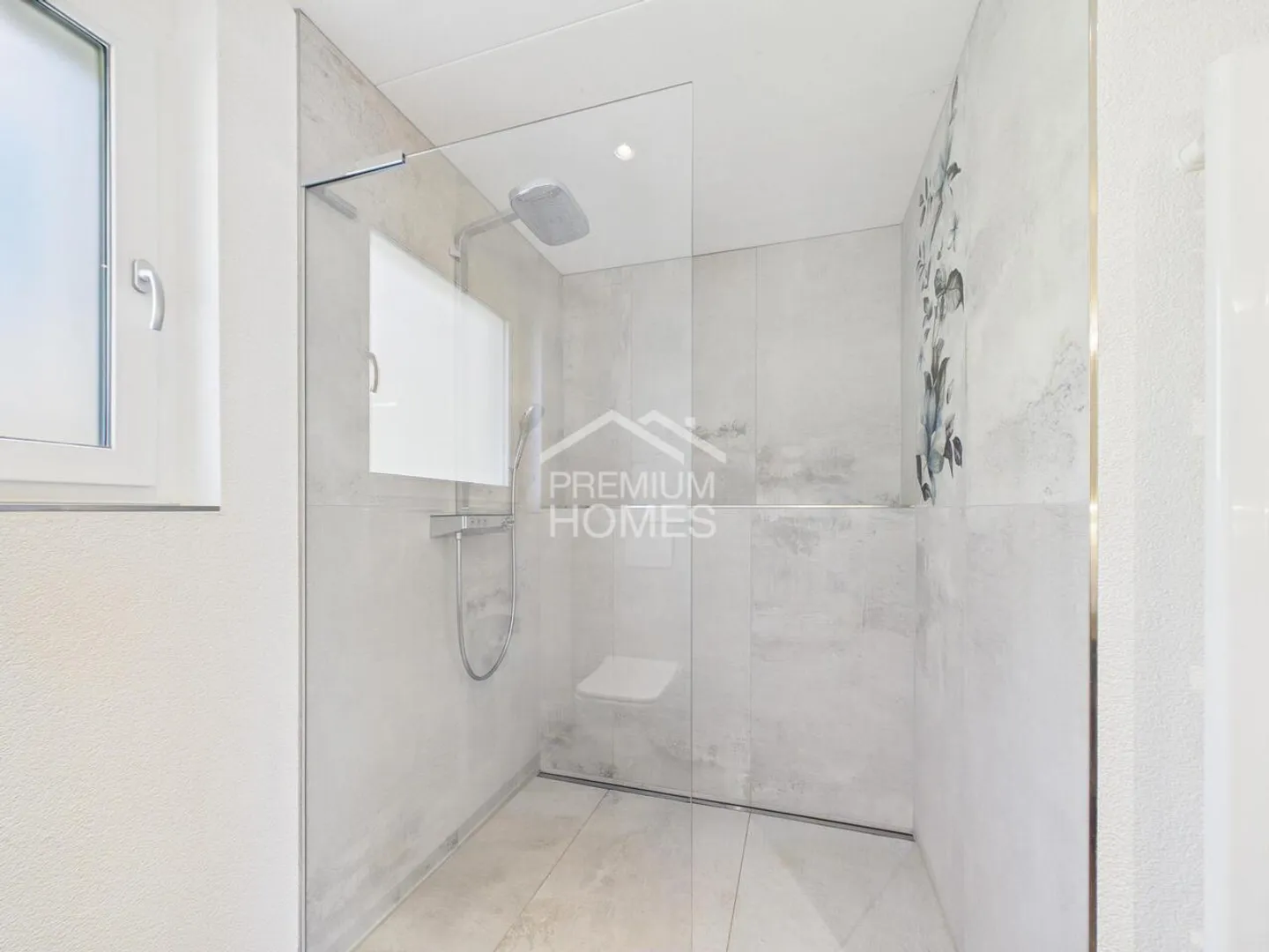 Charming Semi-Detached House - Photo 8 of 10