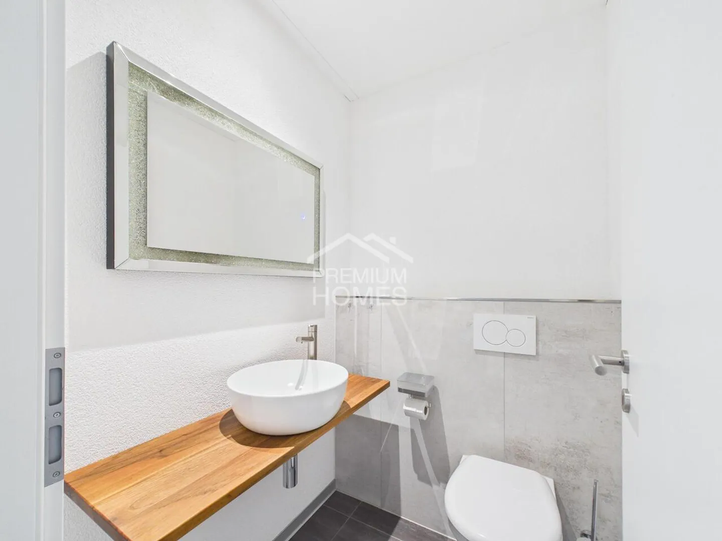 Charming Semi-Detached House - Photo 9 of 10