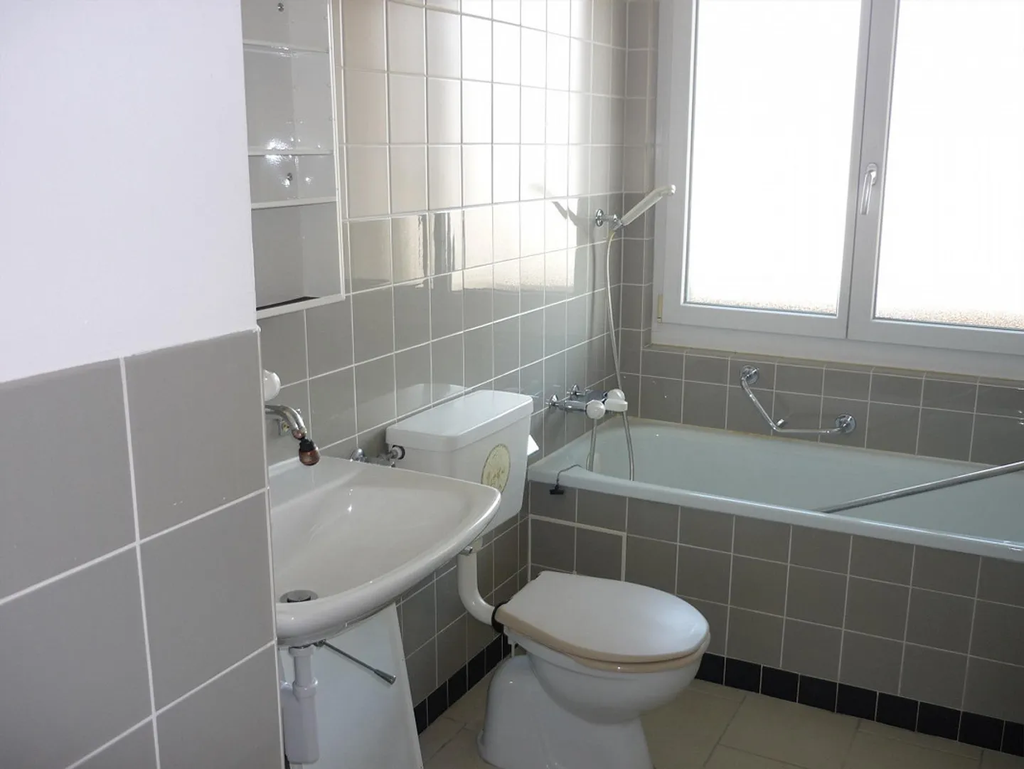 Central 2-room apartment near M-Park, tram, SBB train station - Photo 5 of 7