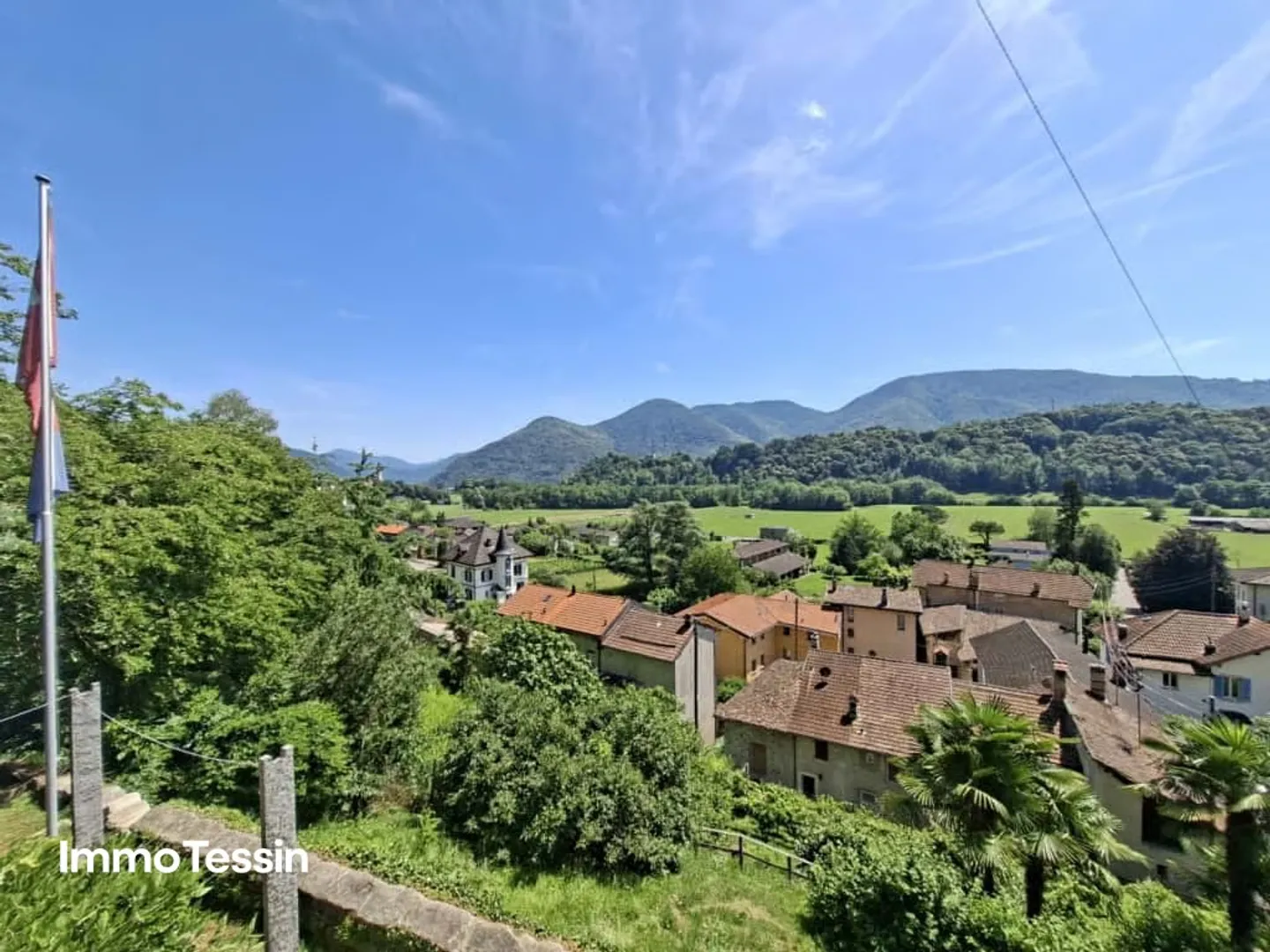 OPPORTUNITY: Unique property on over 15,000 m² of land in absolute tranquility with pool and breathtaking views into the Ticino Malcantone - Photo 4 of 13