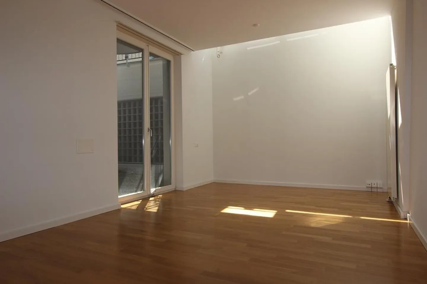 Living in a loft style - Photo 4 of 5