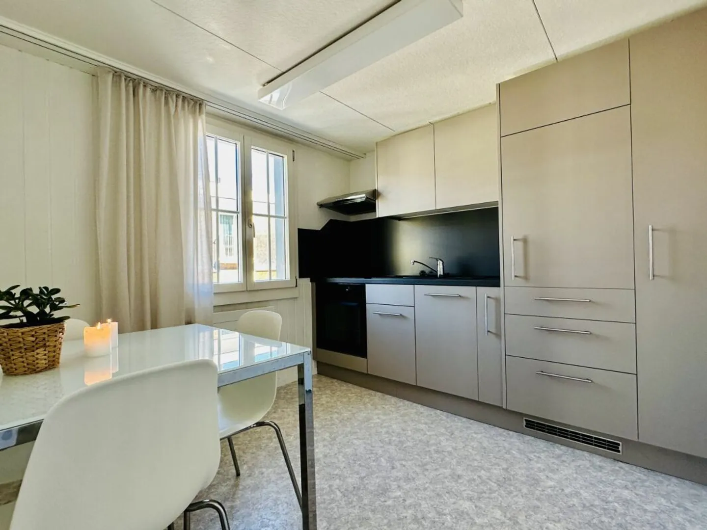 CENTRALE COMPLETAMENTE ARREDATO E ATTREZZATO - Foto 2 di 6