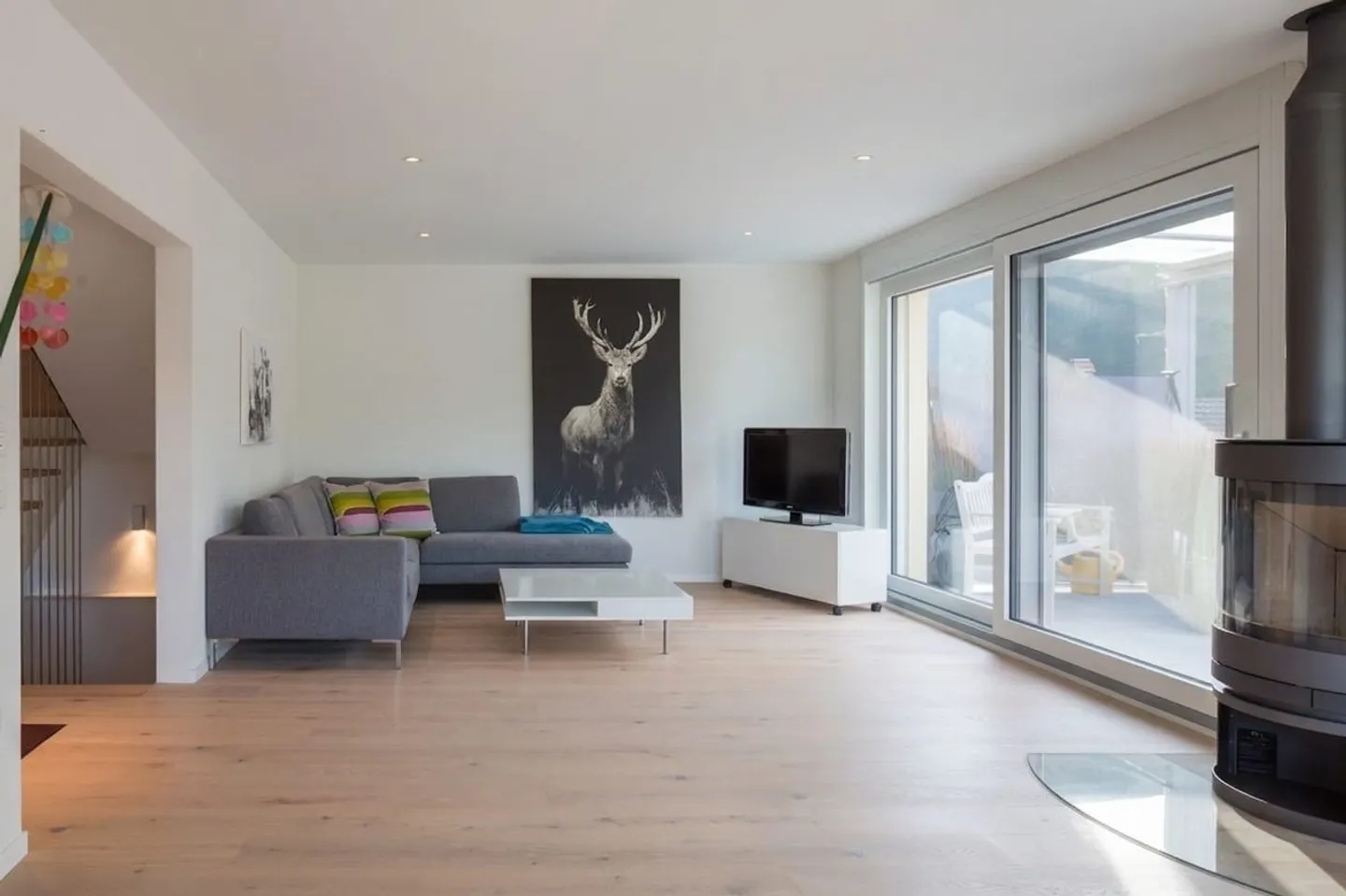 Moderne Familienoase in der Natur - Foto 1 von 13