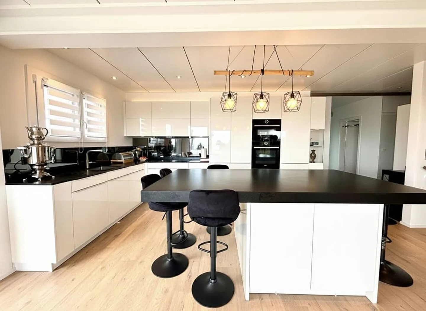 Belle maison familiale meublée à Le Vaud pour la location d'une année - Photo 2 of 13