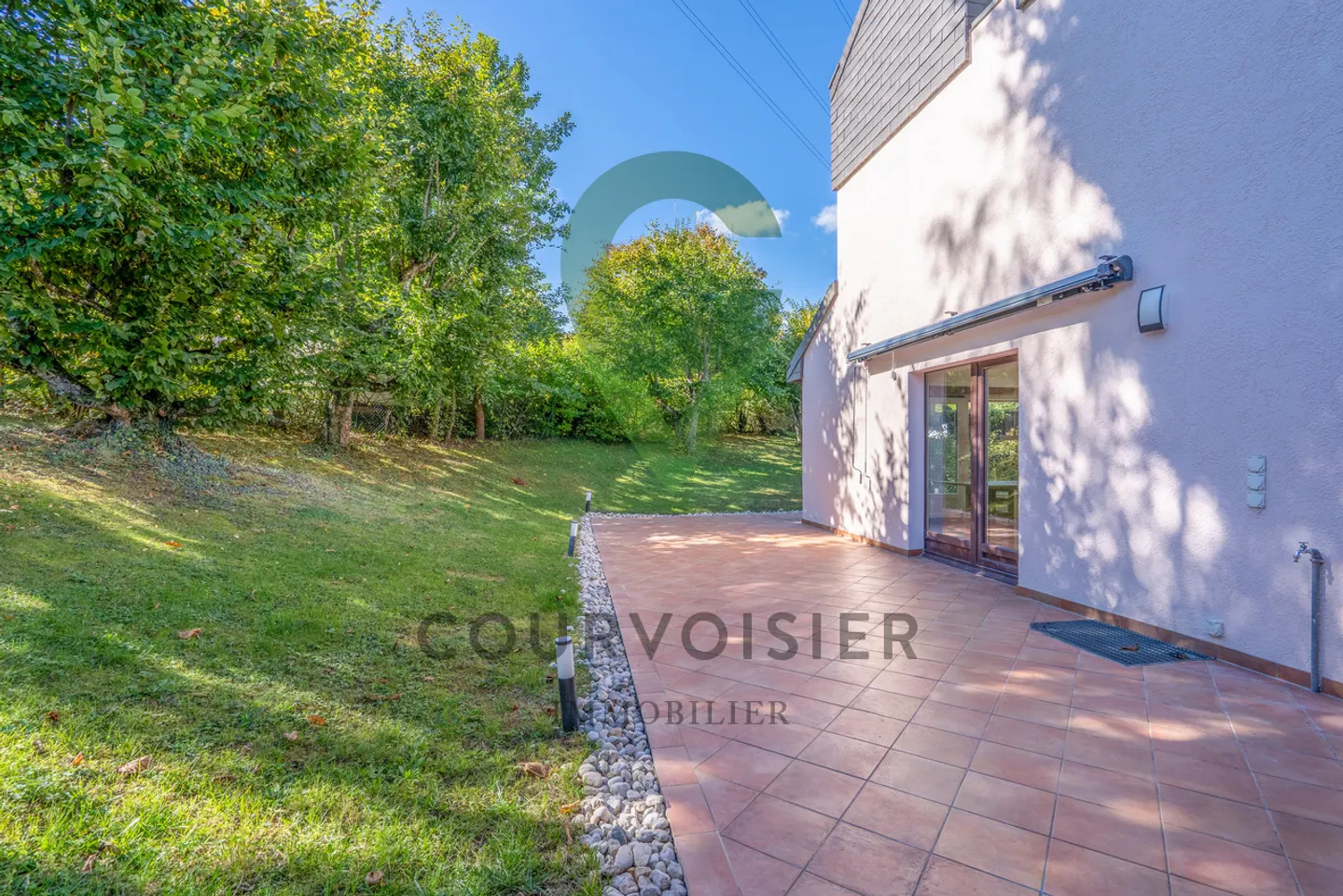 Magnificent renovated gable triplex with garden and pool - Photo 3 of 13