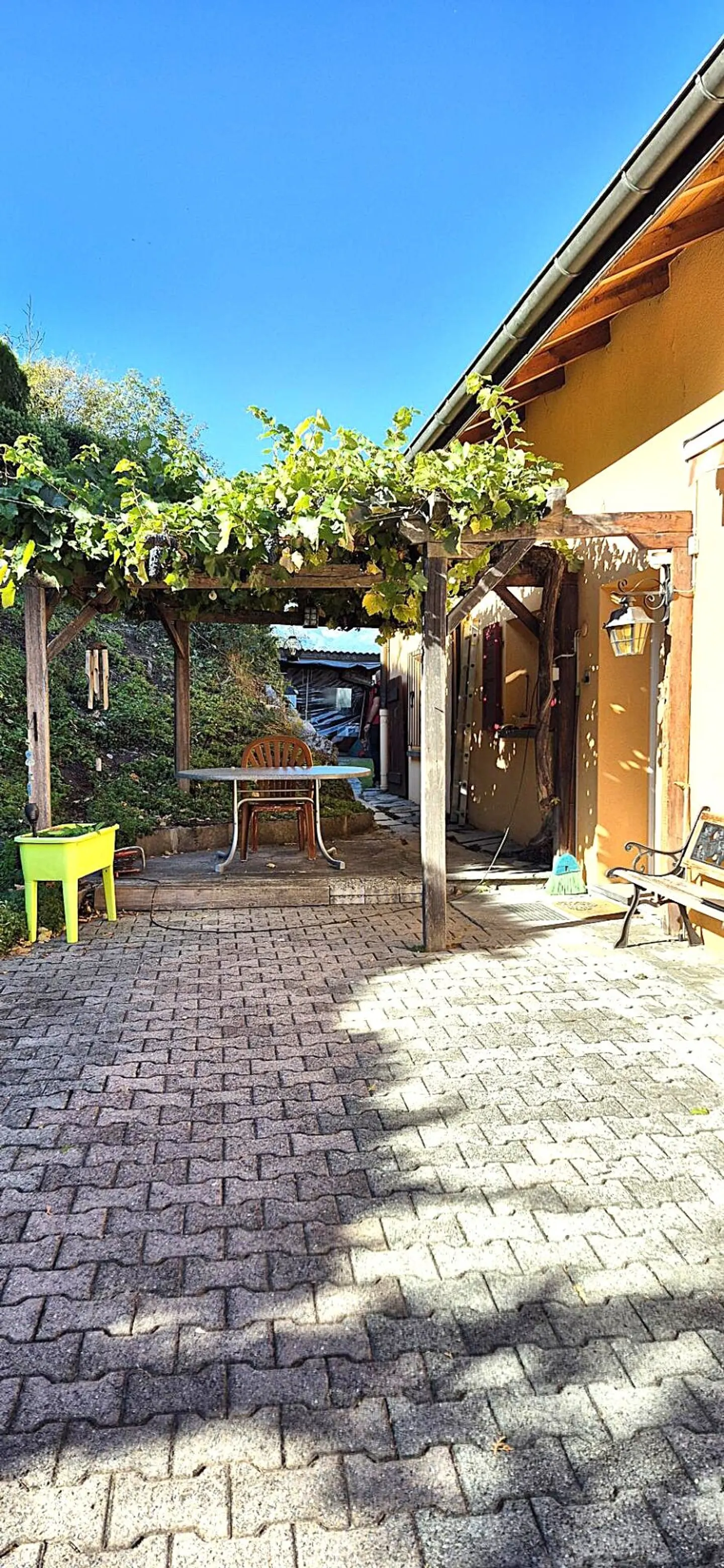 Charming Detached House with Garden - Photo 13 of 13