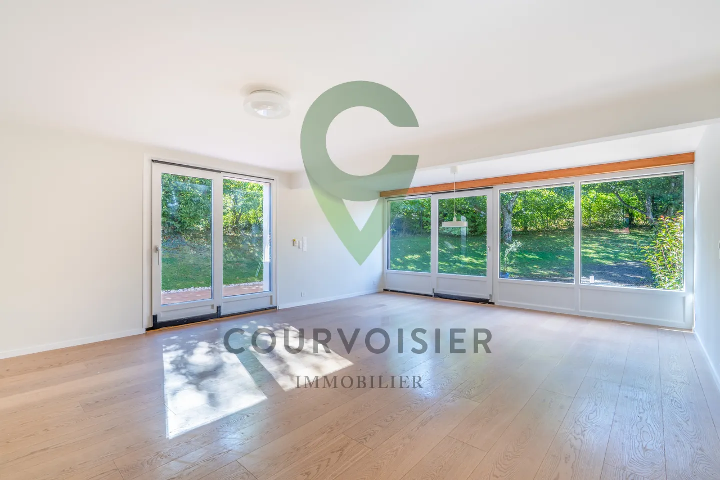 Magnificent renovated gable triplex with garden and pool - Photo 4 of 13