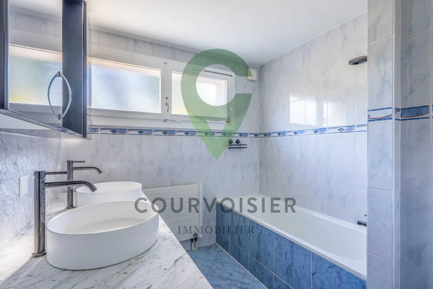 Magnificent renovated gable triplex with garden and pool - Photo 7 of 13