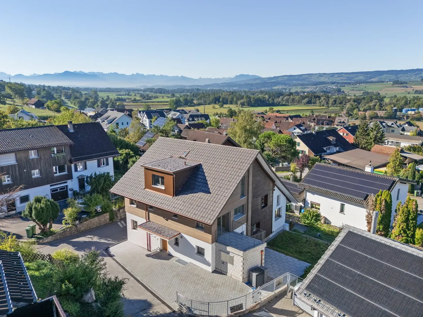 Ein Neubau-Einfamilienhaus, das Geschichte und Zukunft vereint - Photo 1 of 12