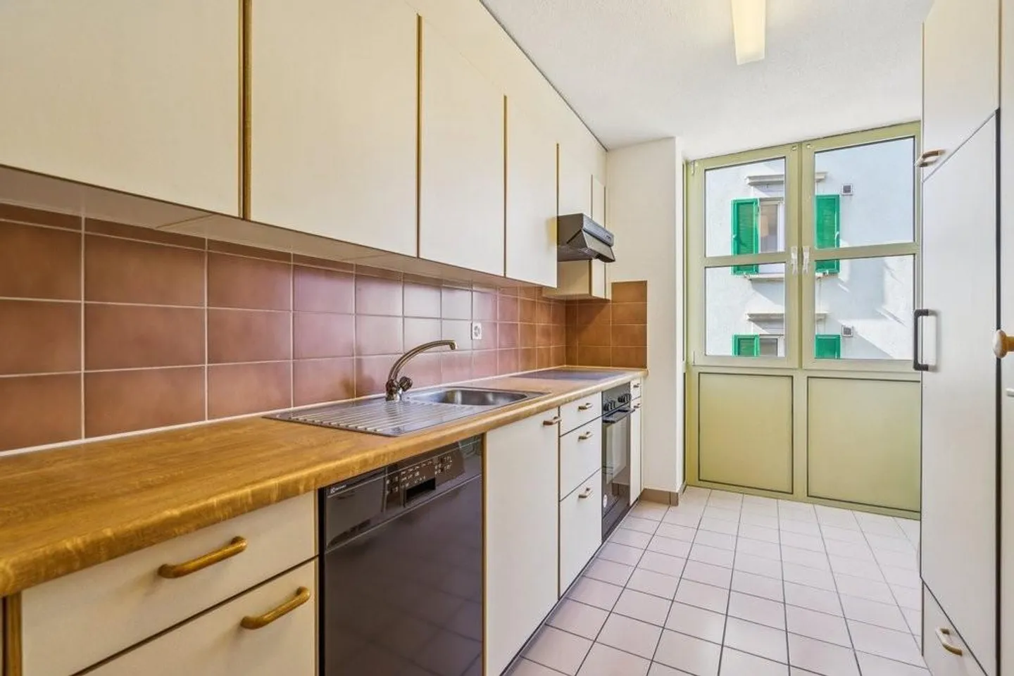 Charmante appartement de 4,5 pièces avec balcon et cheminée - Photo 4 sur 10