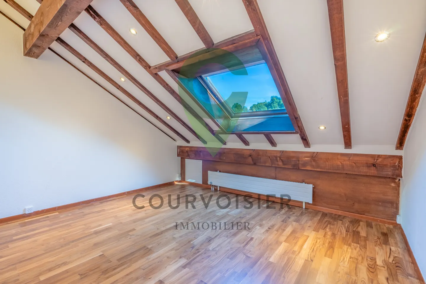 Magnificent renovated gable triplex with garden and pool - Photo 11 of 13