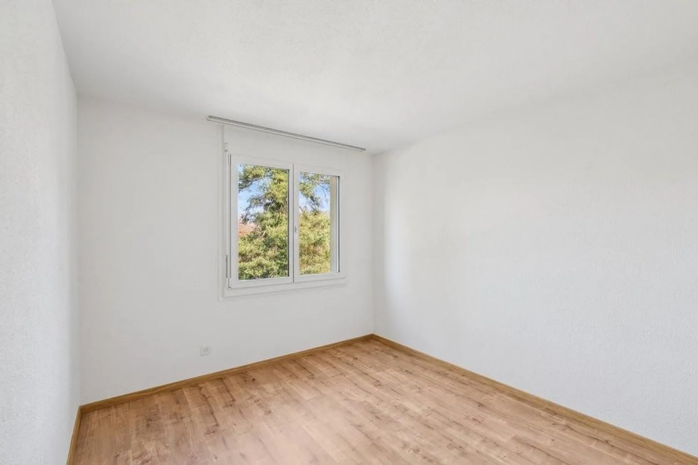 Charmante appartement de 4,5 pièces avec balcon et cheminée - Photo 9 sur 10