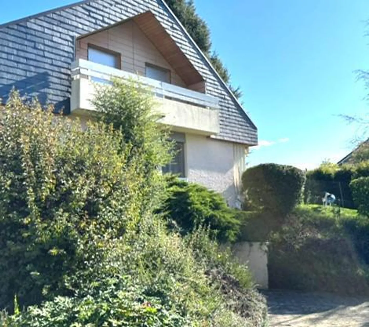 6.5-room detached house with terrace and garden - Photo 1 of 9