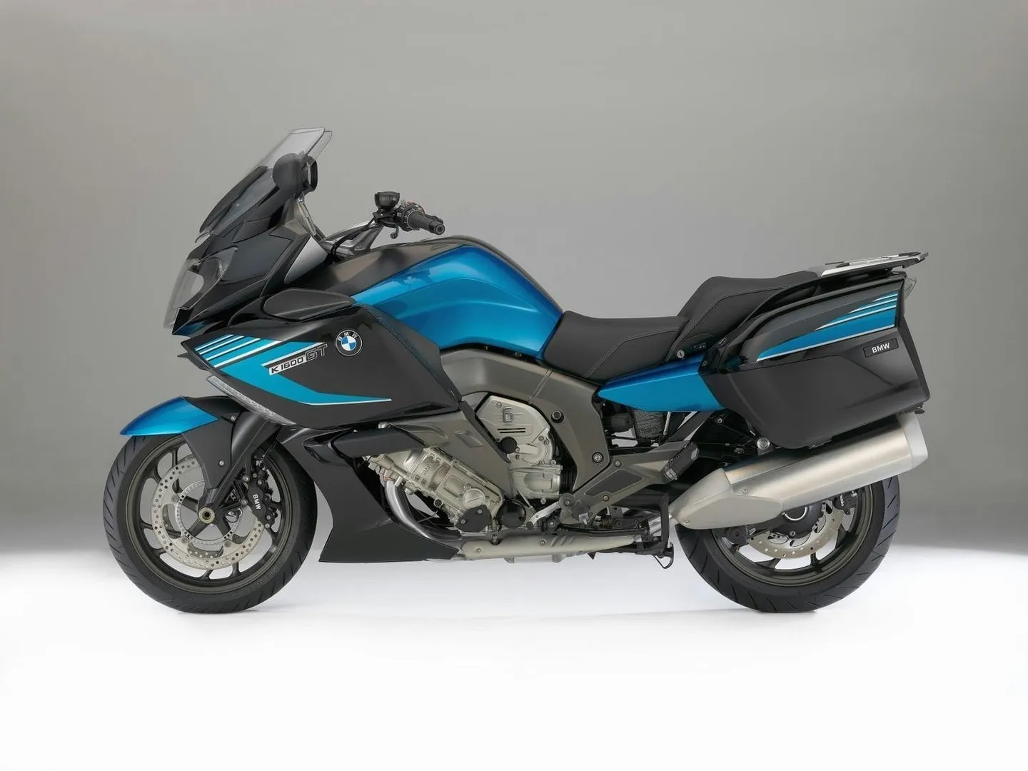 Espace de stationnement pour motos directement à la gare - Photo 1 sur 1
