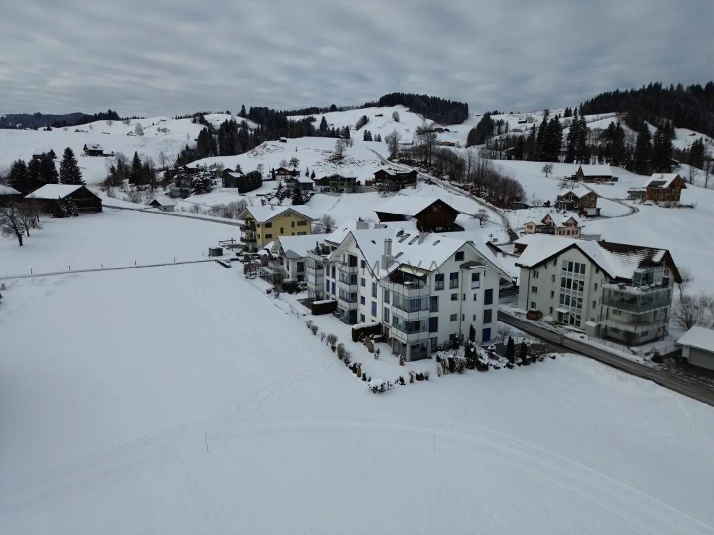 Vivre au-dessus de la mer de brouillard : grand appartement de 5,5 pièces avec vue panoramique - Photo 14 sur 15