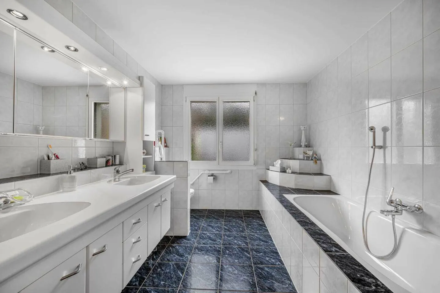 Family-Friendly Detached House - Photo 13 of 15