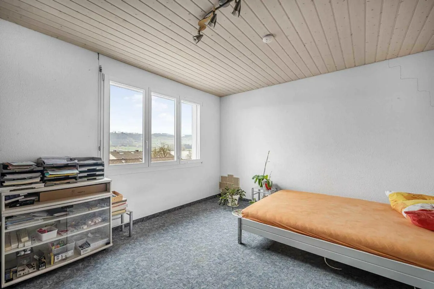 Family-Friendly Detached House - Photo 14 of 15