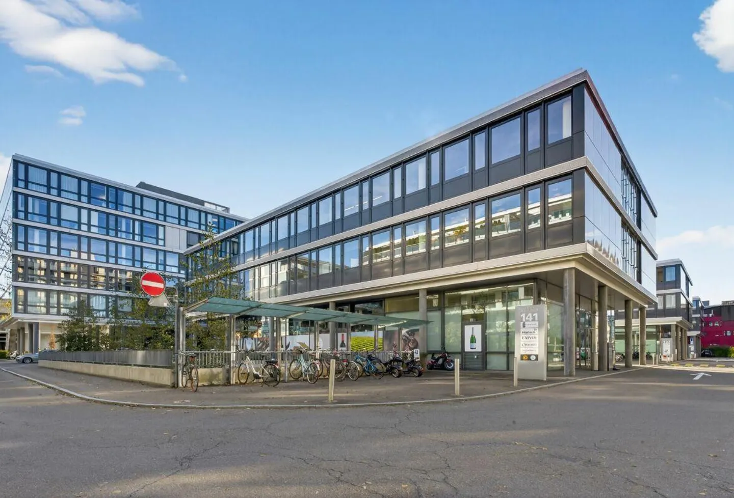 370m2 Office Space in the City of Zug - Photo 1 of 10