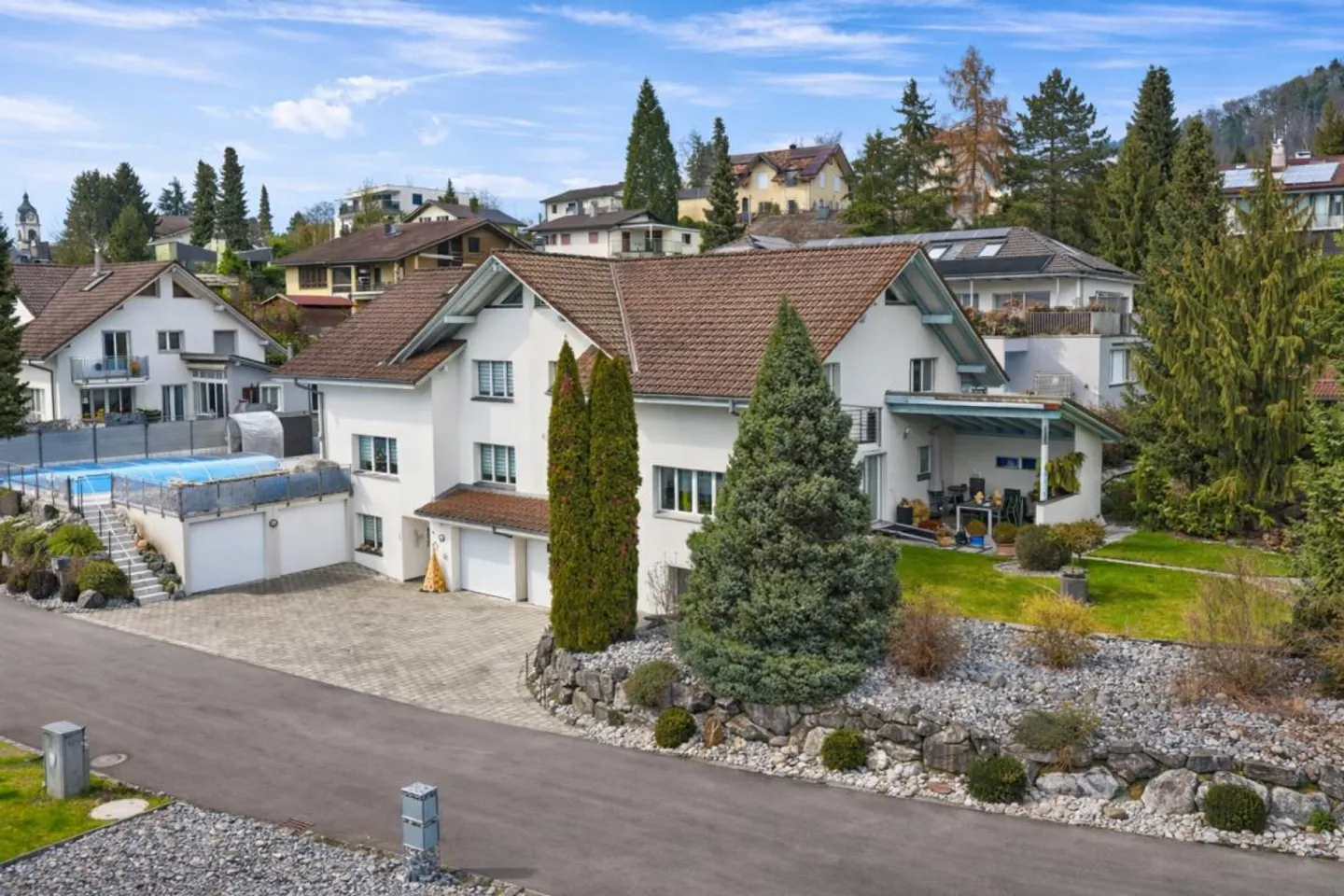 Family-Friendly Detached House - Photo 3 of 15