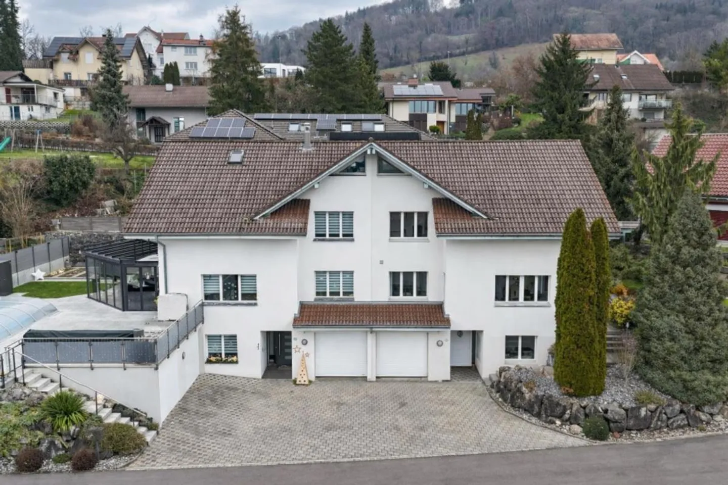 Family-Friendly Detached House - Photo 4 of 15