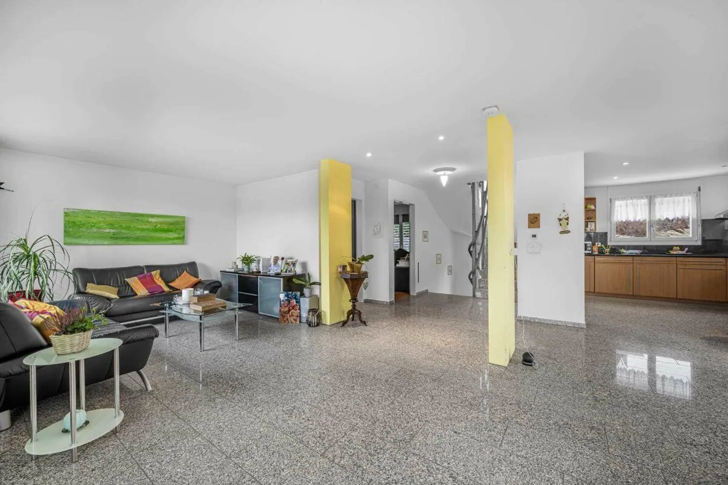 Family-Friendly Detached House - Photo 8 of 15