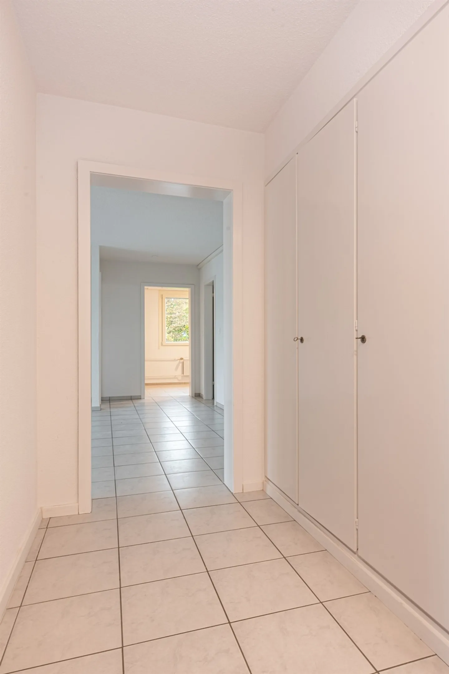 Appartement stylé avec des connexions de transport imbattables - Louez sans dépôt ! - Photo 4 sur 9