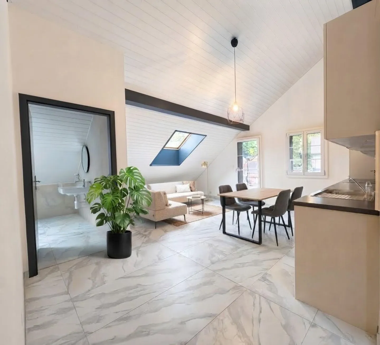 4.5 ROOM RENOVATED APARTMENT WITH TERRACE IN NOIRAIGUE - Photo 1 of 6