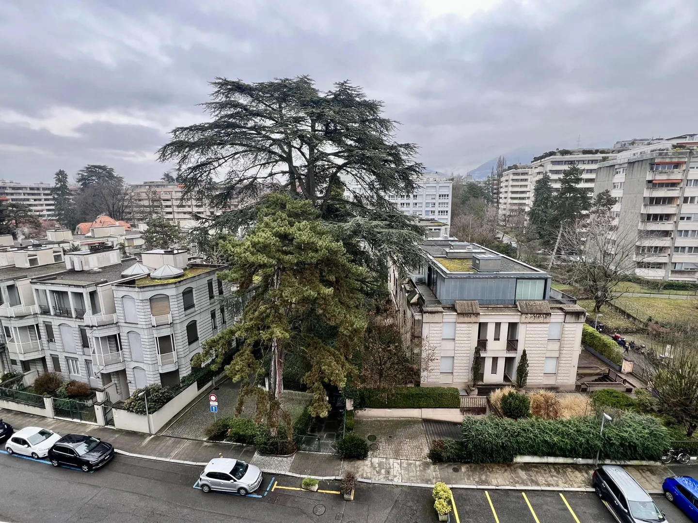 Exclusively in the Center of Geneva: Bright 3.5 Room Apartment - Photo 1 of 14