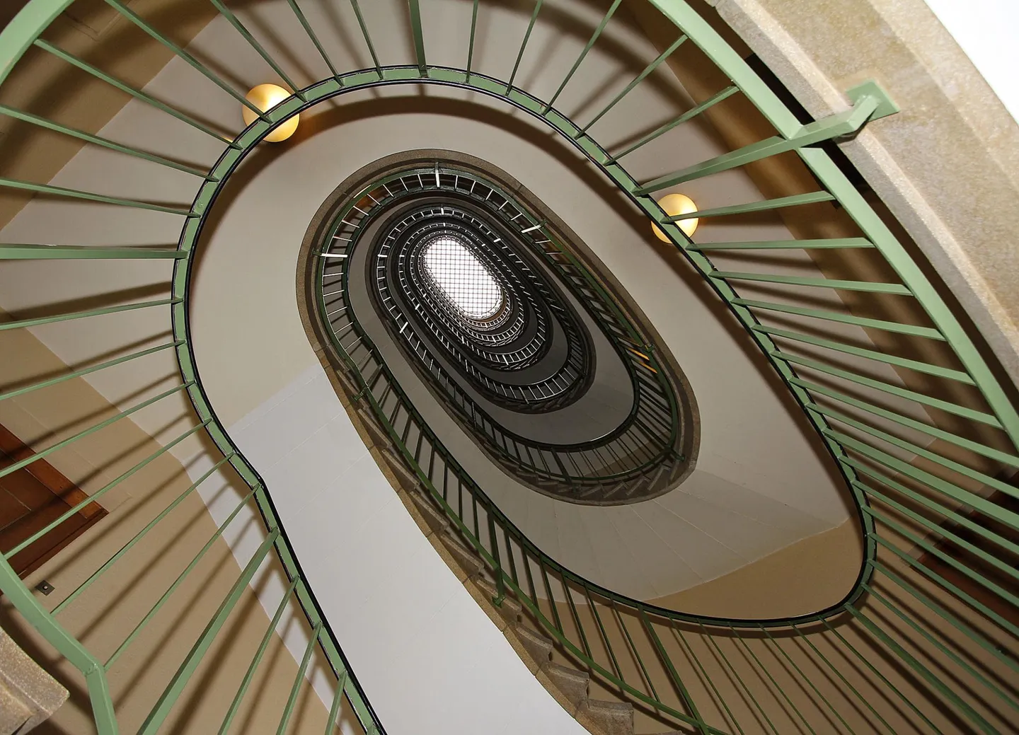 Exclusively in the Center of Geneva: Bright 3.5 Room Apartment - Photo 2 of 14