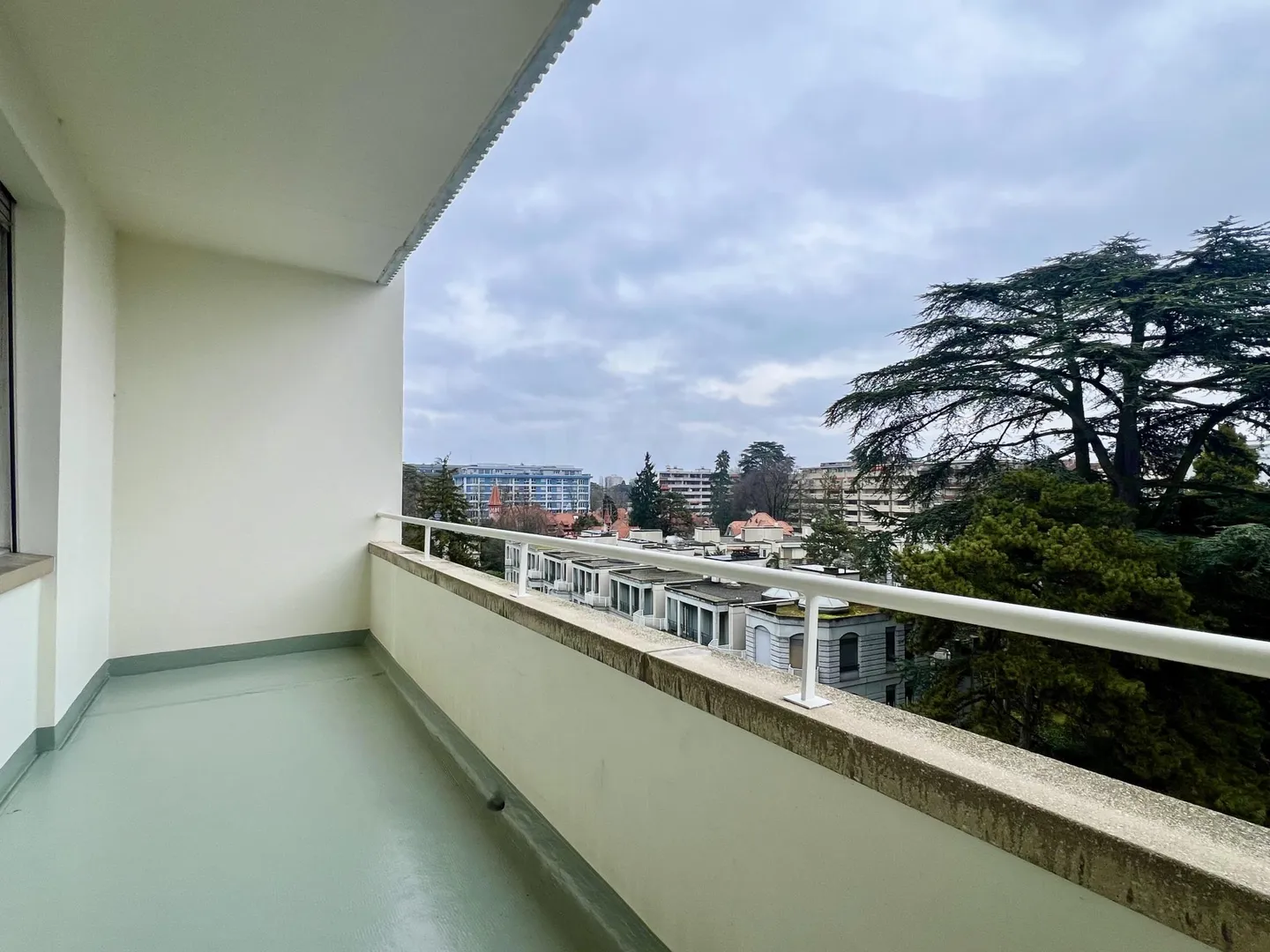 Exclusively in the Center of Geneva: Bright 3.5 Room Apartment - Photo 13 of 14