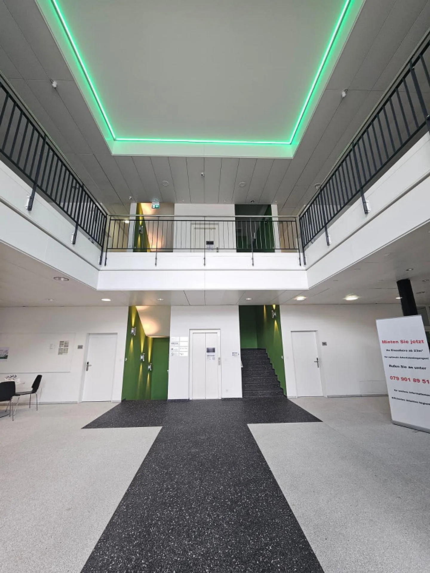 Ufficio luminoso a Sevelen – CHF 600.– incl. NK, ideale per il coworking - Foto 3 di 15