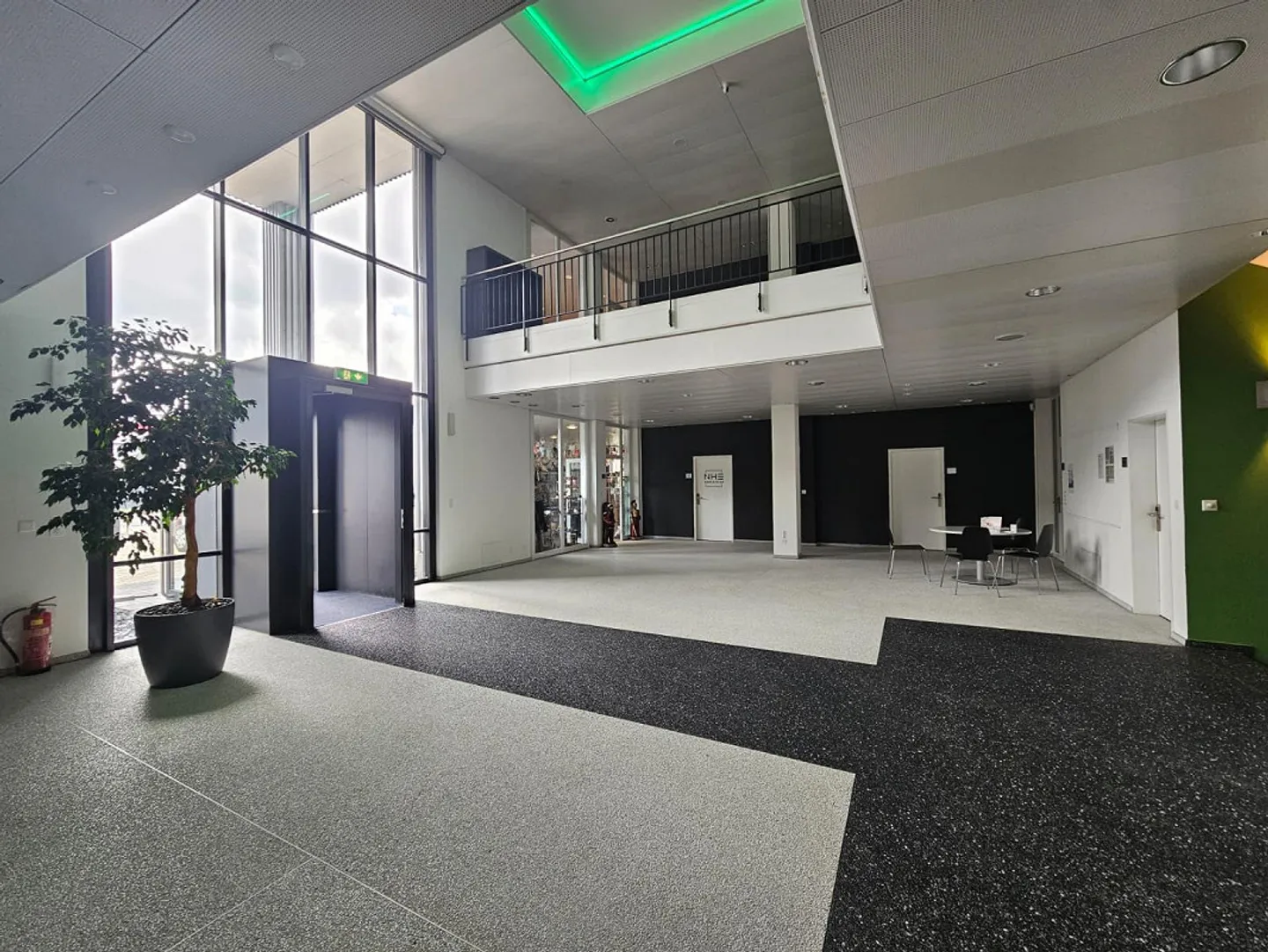 Ufficio luminoso a Sevelen – CHF 600.– incl. NK, ideale per il coworking - Foto 4 di 15
