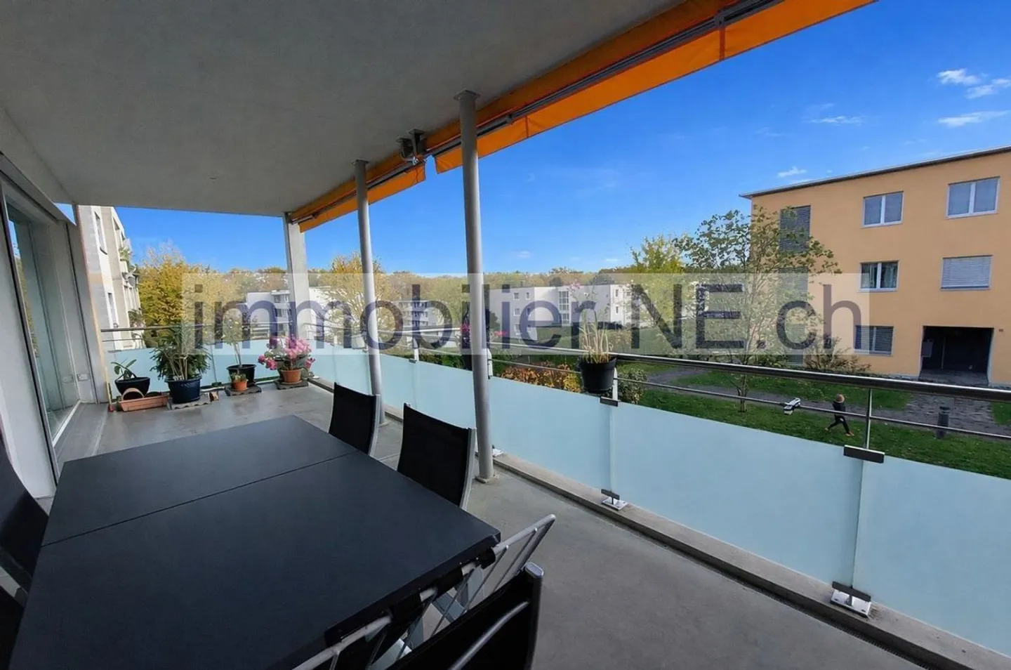 Helles 4,5-Zimmer-Apartment mit Terrasse und Parkplatz - Foto 1 von 7