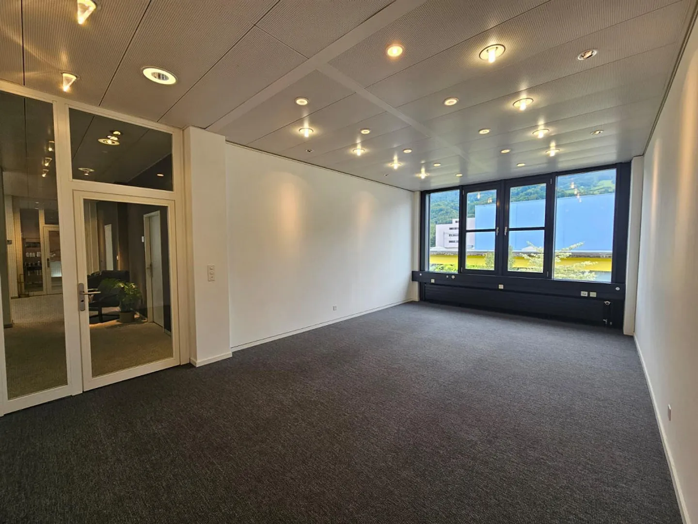 Ufficio luminoso a Sevelen – CHF 600.– incl. NK, ideale per il coworking - Foto 8 di 15