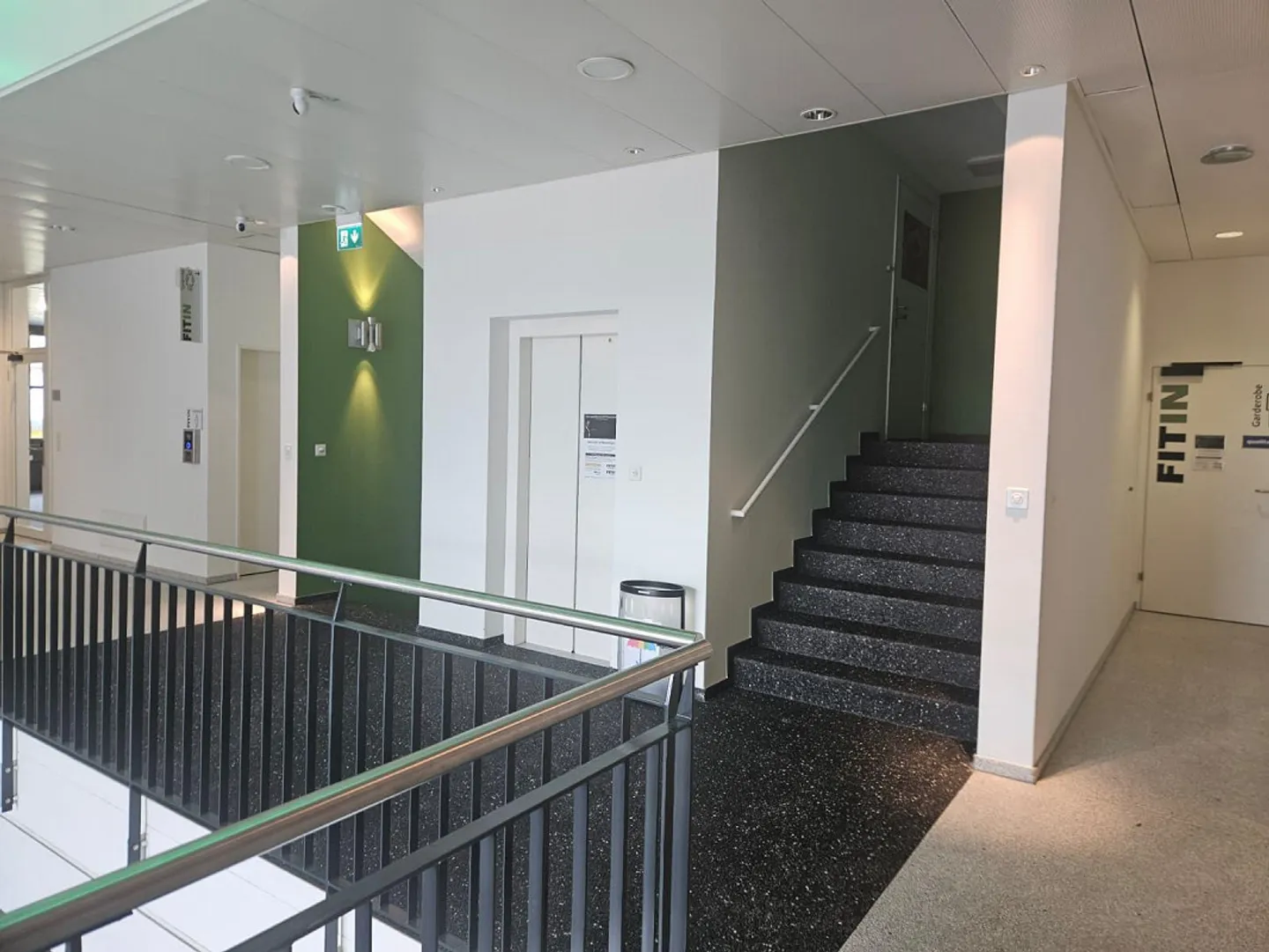 Ufficio luminoso a Sevelen – CHF 600.– incl. NK, ideale per il coworking - Foto 10 di 15