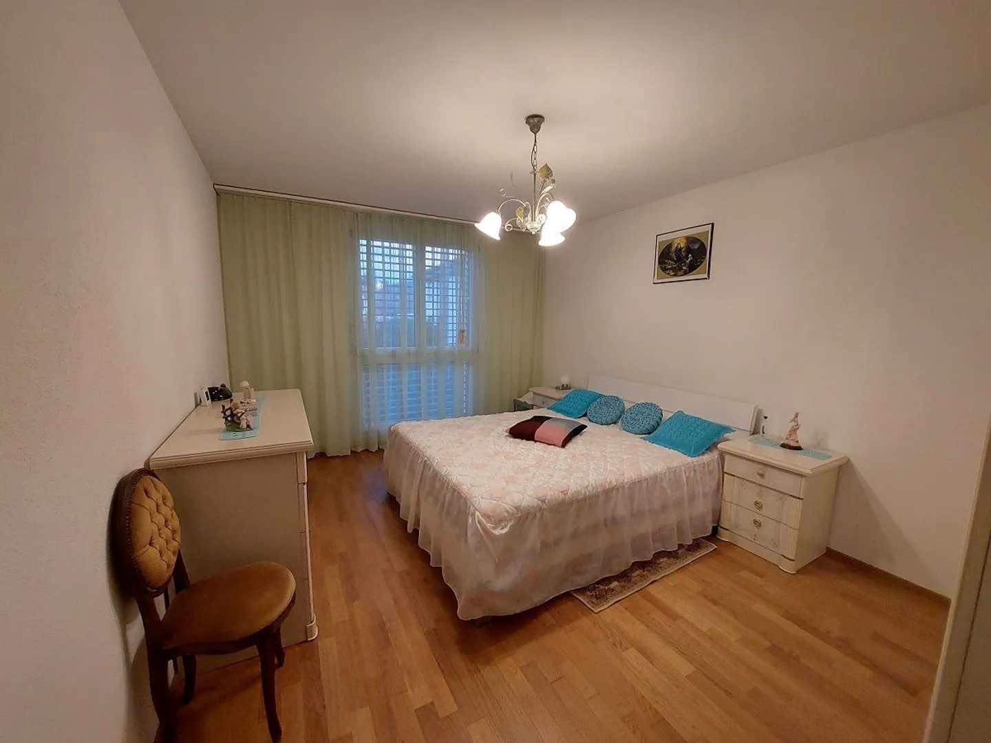 Helles 4,5-Zimmer-Apartment mit Terrasse und Parkplatz - Foto 3 von 7