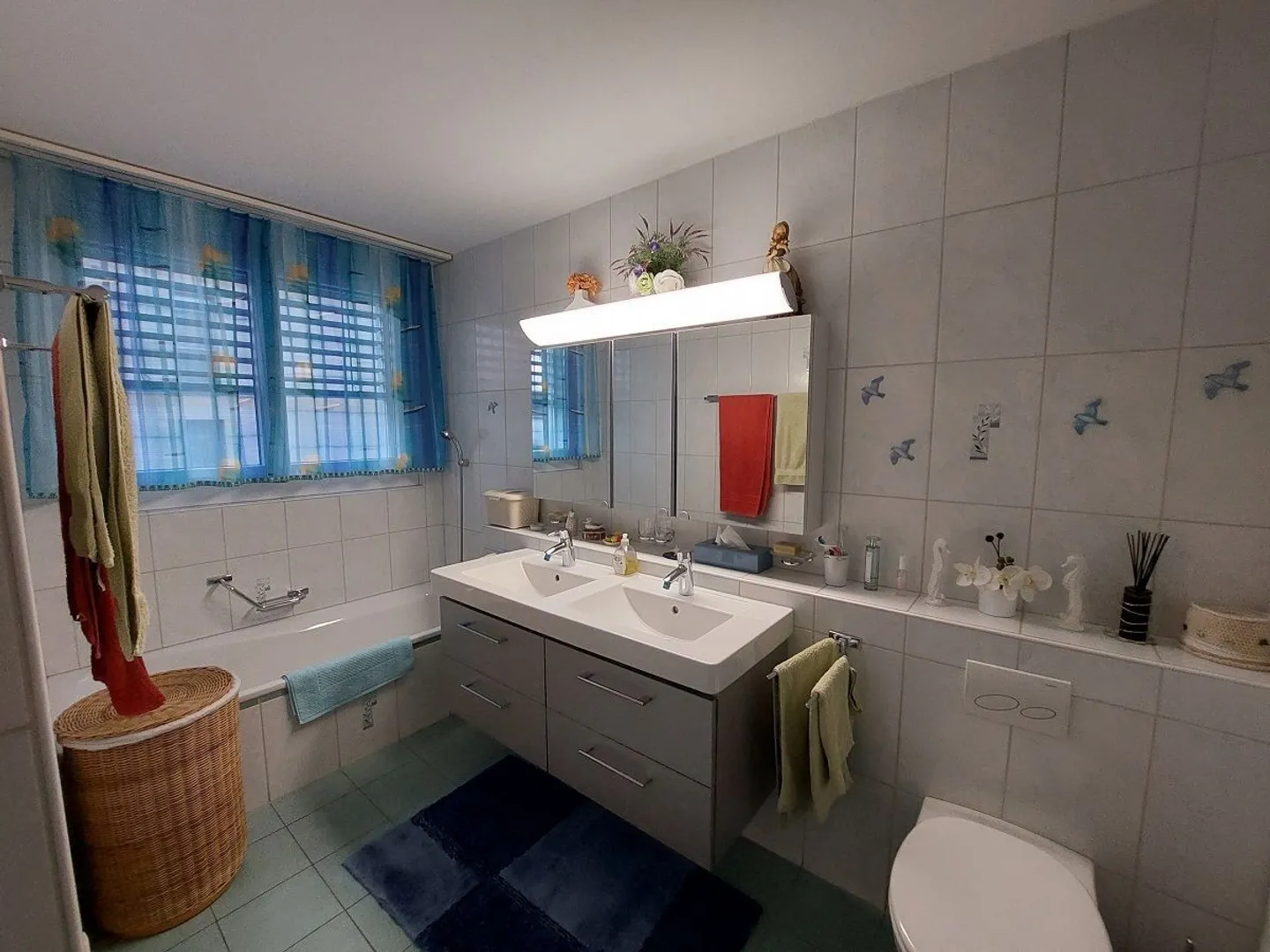 Helles 4,5-Zimmer-Apartment mit Terrasse und Parkplatz - Foto 6 von 7