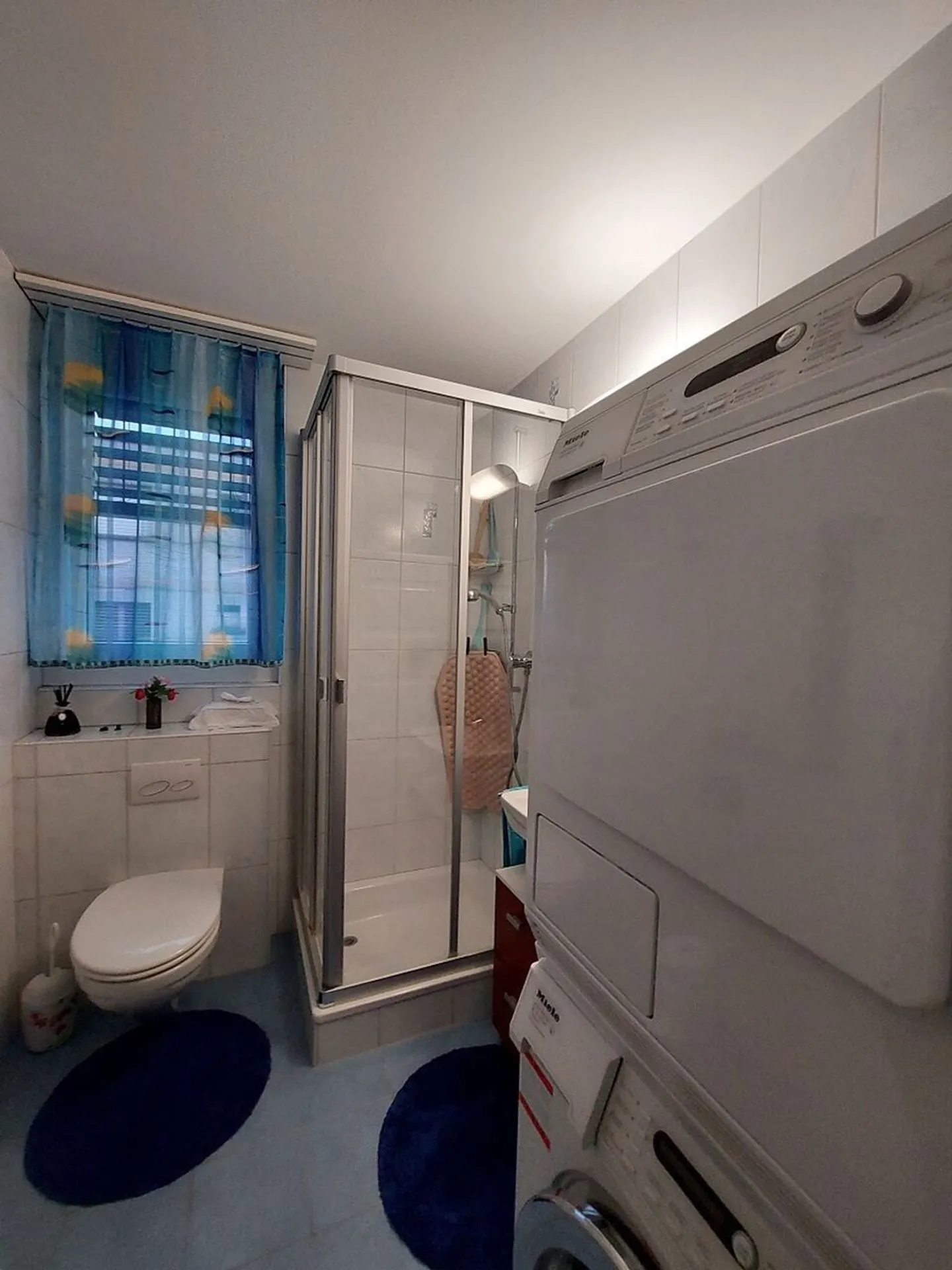 Helles 4,5-Zimmer-Apartment mit Terrasse und Parkplatz - Foto 7 von 7