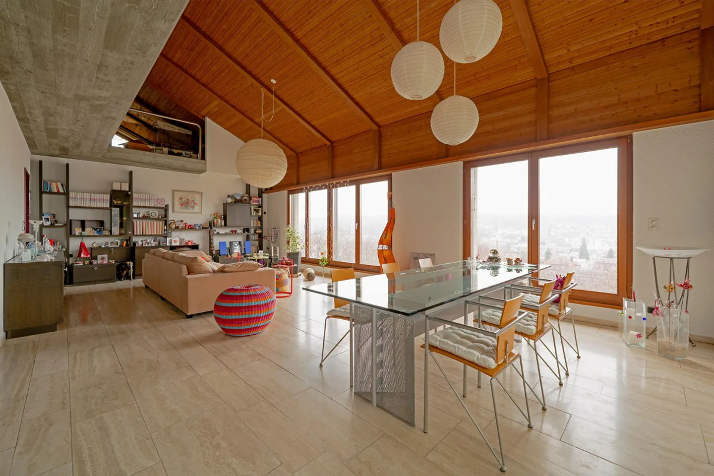 Maison individuelle de 5,5 pièces avec garage, dans un bel emplacement en pente - Photo 1 sur 10
