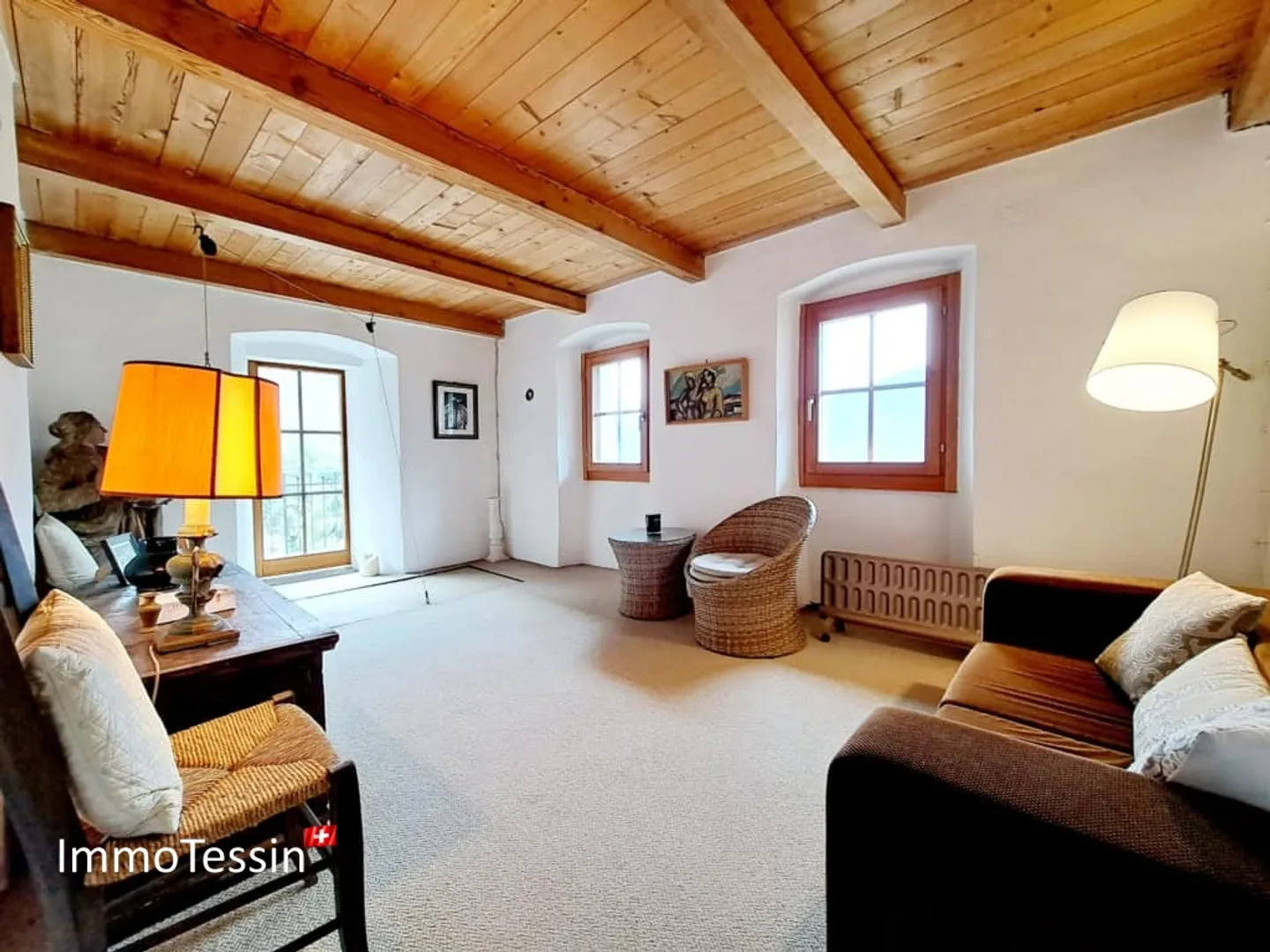Spacious, renovated and very charming Ticino house with a separate Rustico that will delight you - Photo 5 of 13