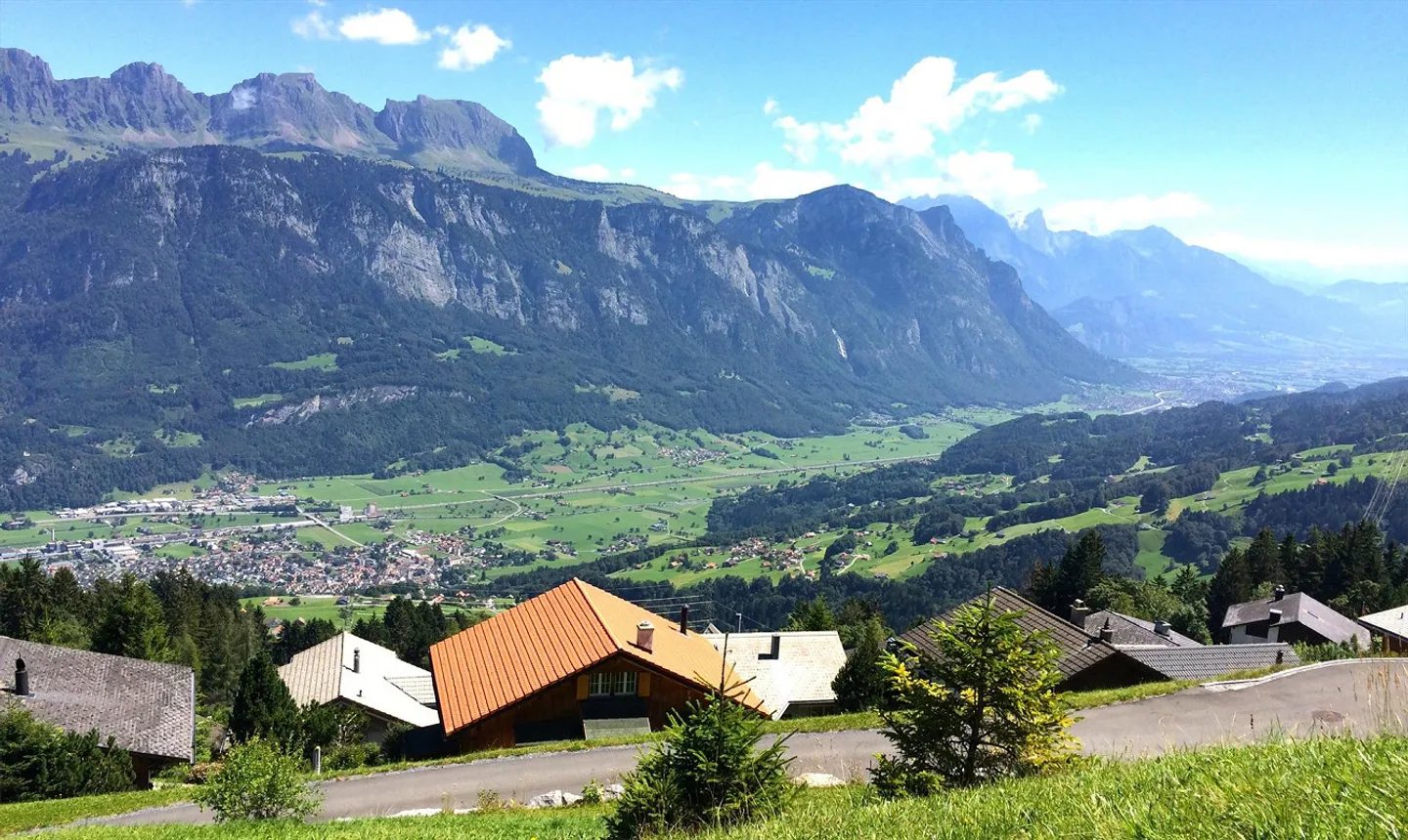 804 m2 Bauland W2b zuoberst im Anggetlin mit Traumsicht - Erstwohnsitz - Photo 1 of 5