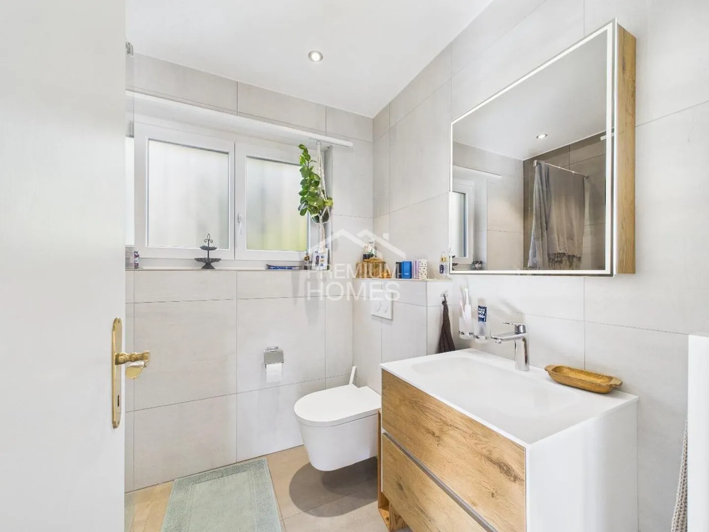 Scenic Living!! - Photo 6 of 10