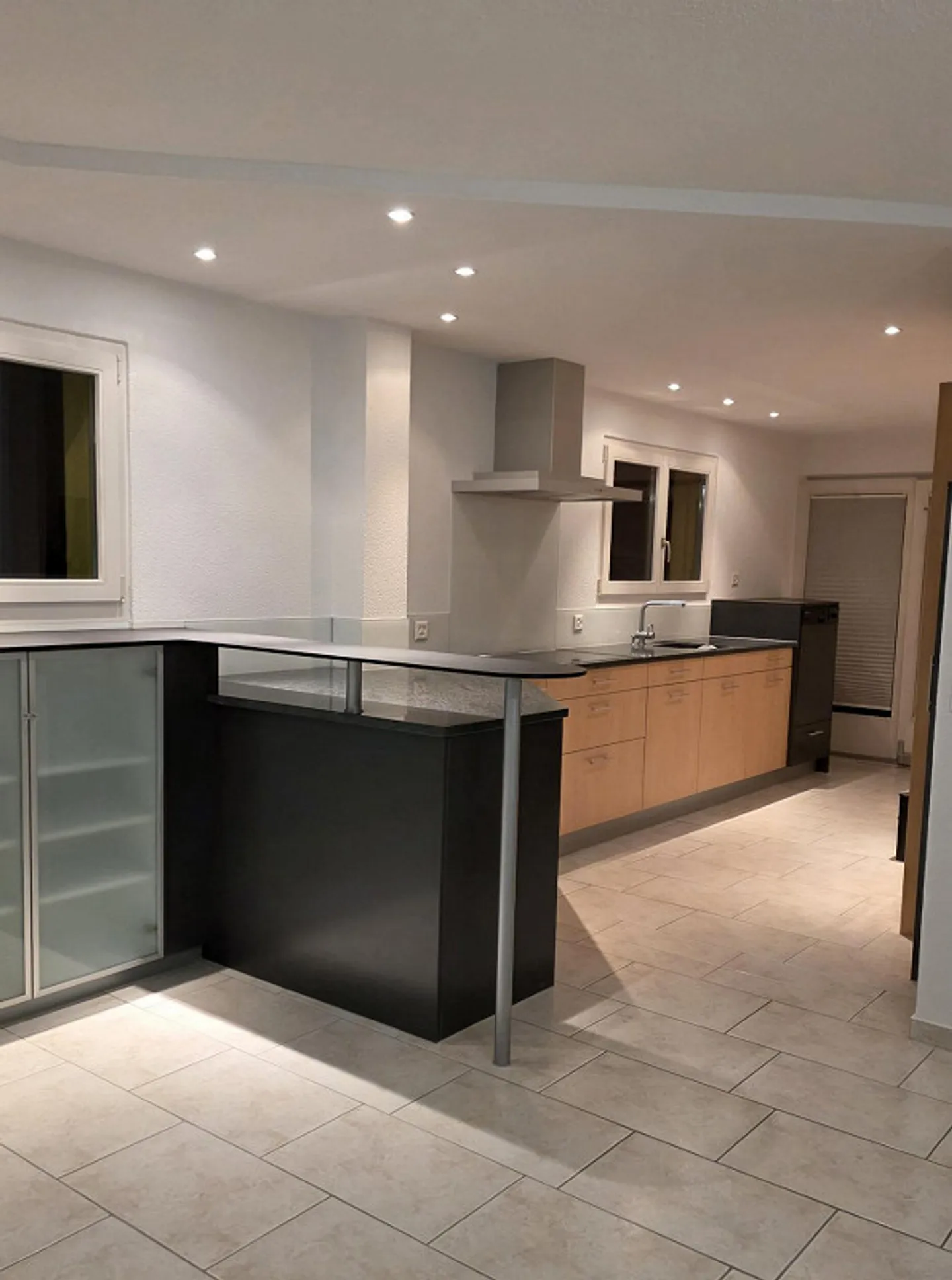 6.5-Room Single-Family House with Charm: First Occupancy after Renovation - Photo 2 of 7