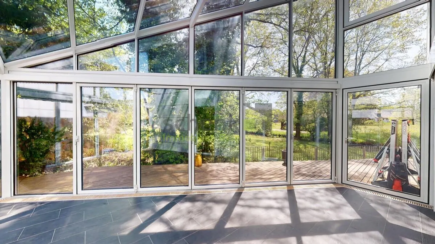 VILLA UNIFAMILIARE DI 5,5 STANZE CON GIARDINO D'INVERNO RISCALDATO E IDILLO GIARDINO - Foto 20 di 35