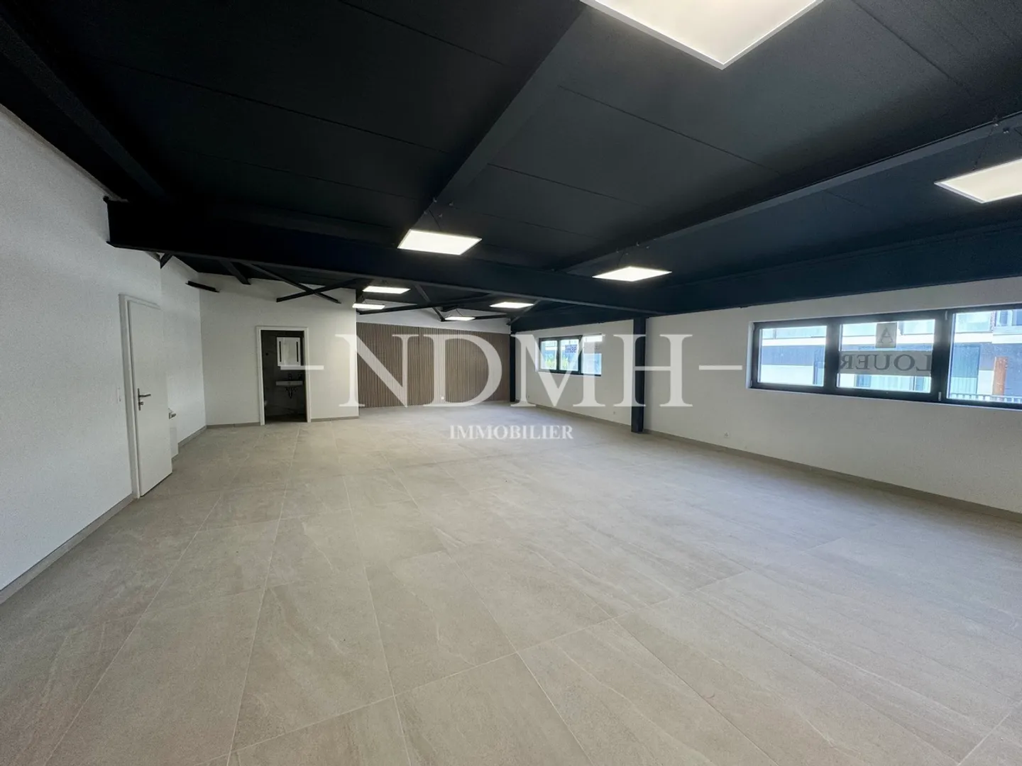 Espace professionnel lumineux et modulable en zone d’activités - Foto 2 di 5