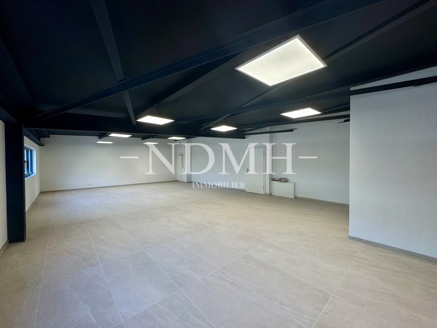 Espace professionnel lumineux et modulable en zone d’activités - Foto 4 di 5