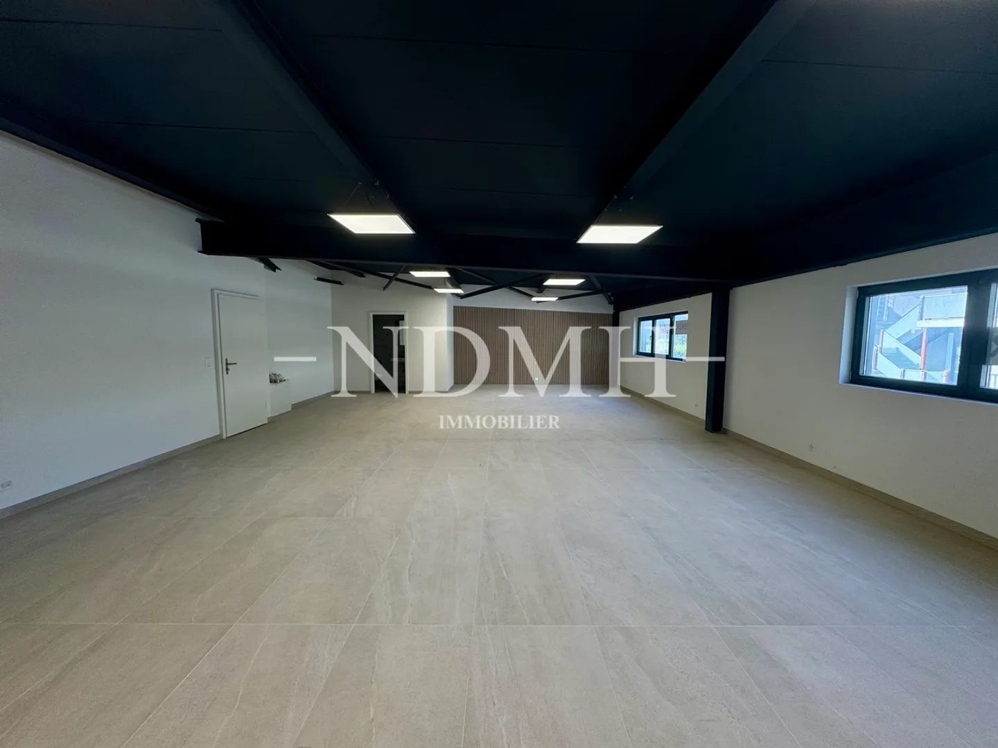 Espace professionnel lumineux et modulable en zone d’activités - Foto 3 di 5