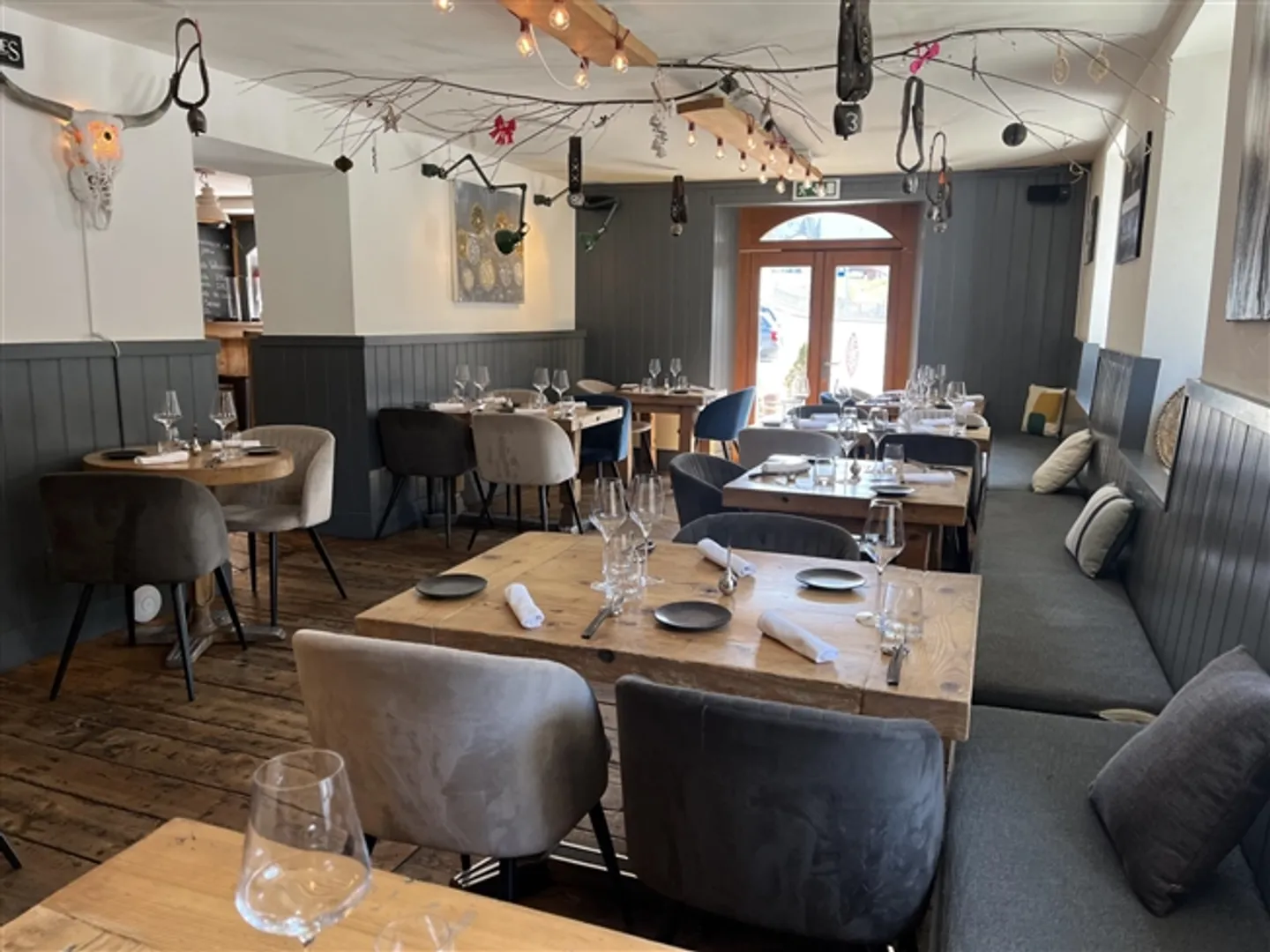 Beautiful building with 4 apartments + restaurant - Photo 19 of 20